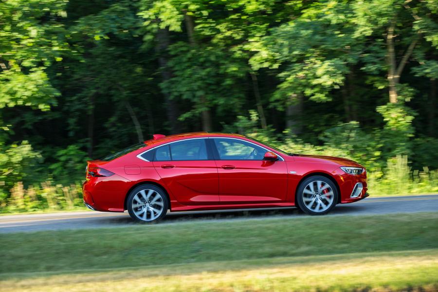  Buick Regal GS 2017 года  (NA) (фото 8 из 33)